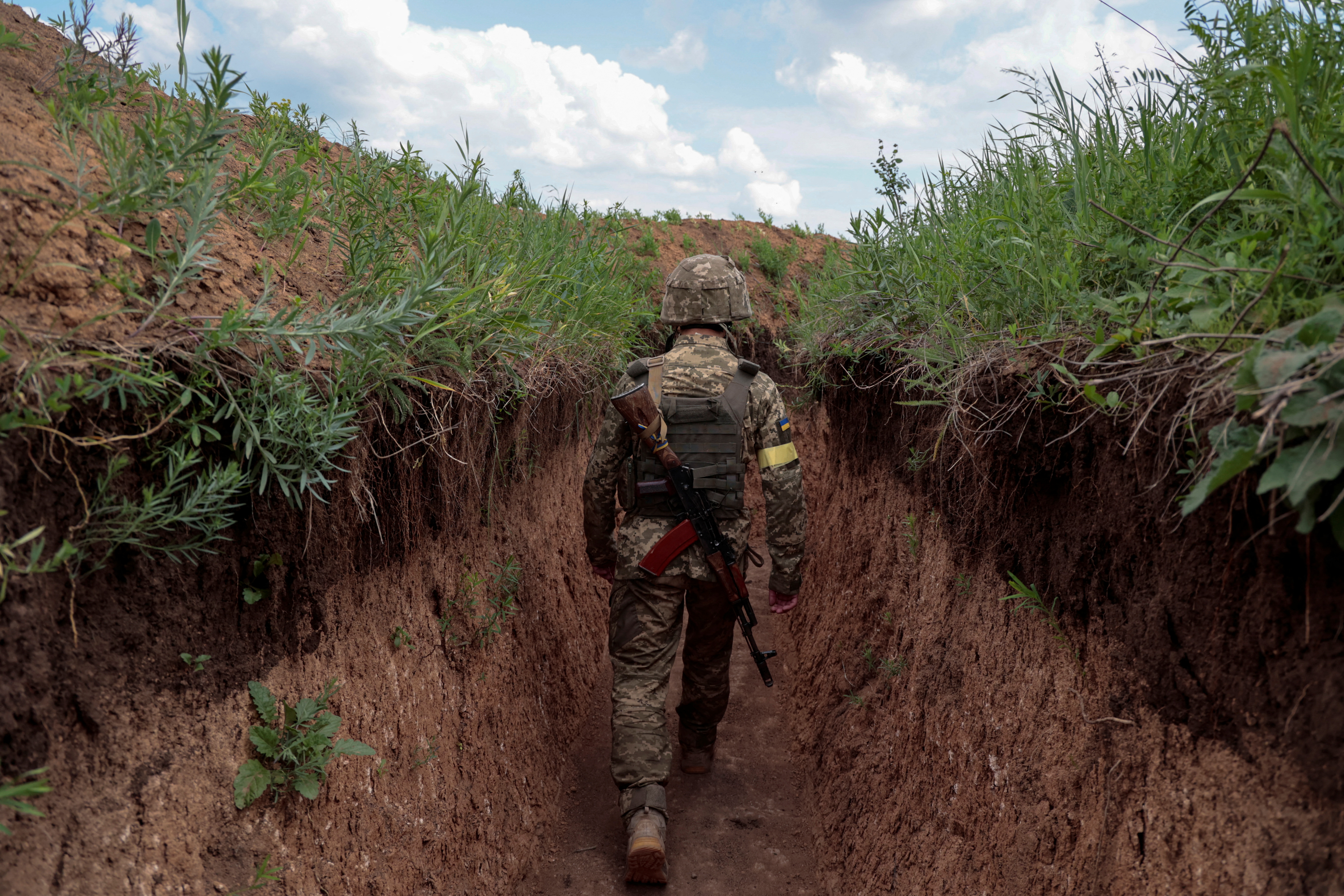 A Ukrainian serviceman walks in a trench at a position near a frontline, as Russia's attack on Ukraine continues, in Donetsk Region, Ukraine May 29, 2022.  REUTERS/Serhii Nuzhnenko