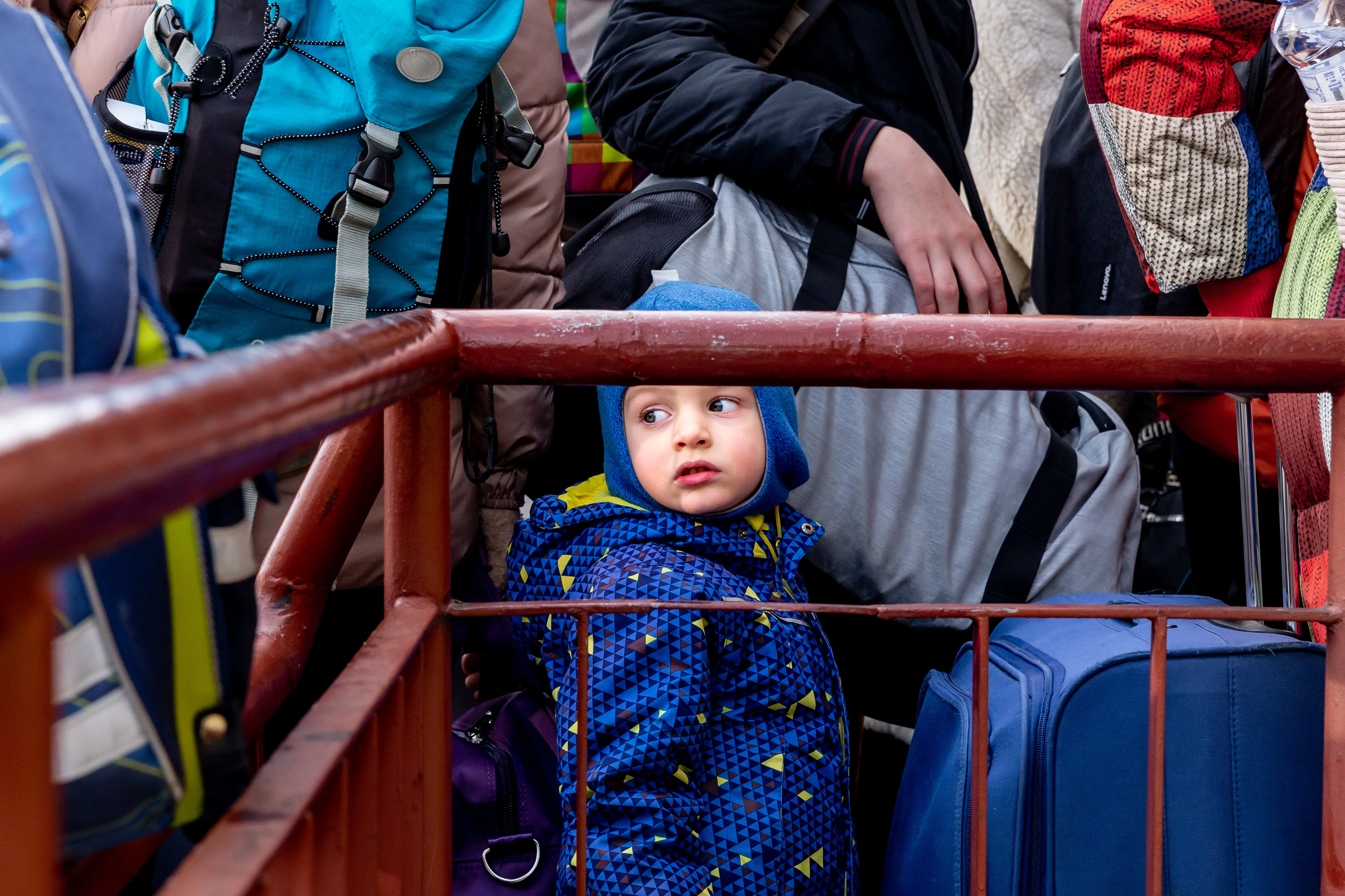 A toddler stands with his family as Ukrainians queue at the railway station in Przemysl, Poland  to depart for Ukraine on December 20, 2022. Since the beginning of the Russian invasion on Ukraine more than 7 million Ukrainian refugees crossed the Polish border to flee the conflict. Since than many Ukrainians returned to their homeland or moved on to various destinations.  Today more Ukrainian travel back to Ukraine than escape it. (Photo by Dominika Zarzycka/NurPhoto)NO USE FRANCE