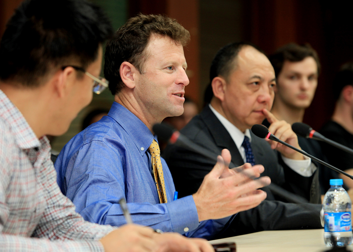 Michael O'Hanlon speaks at the Brookings-Tsinghua Center