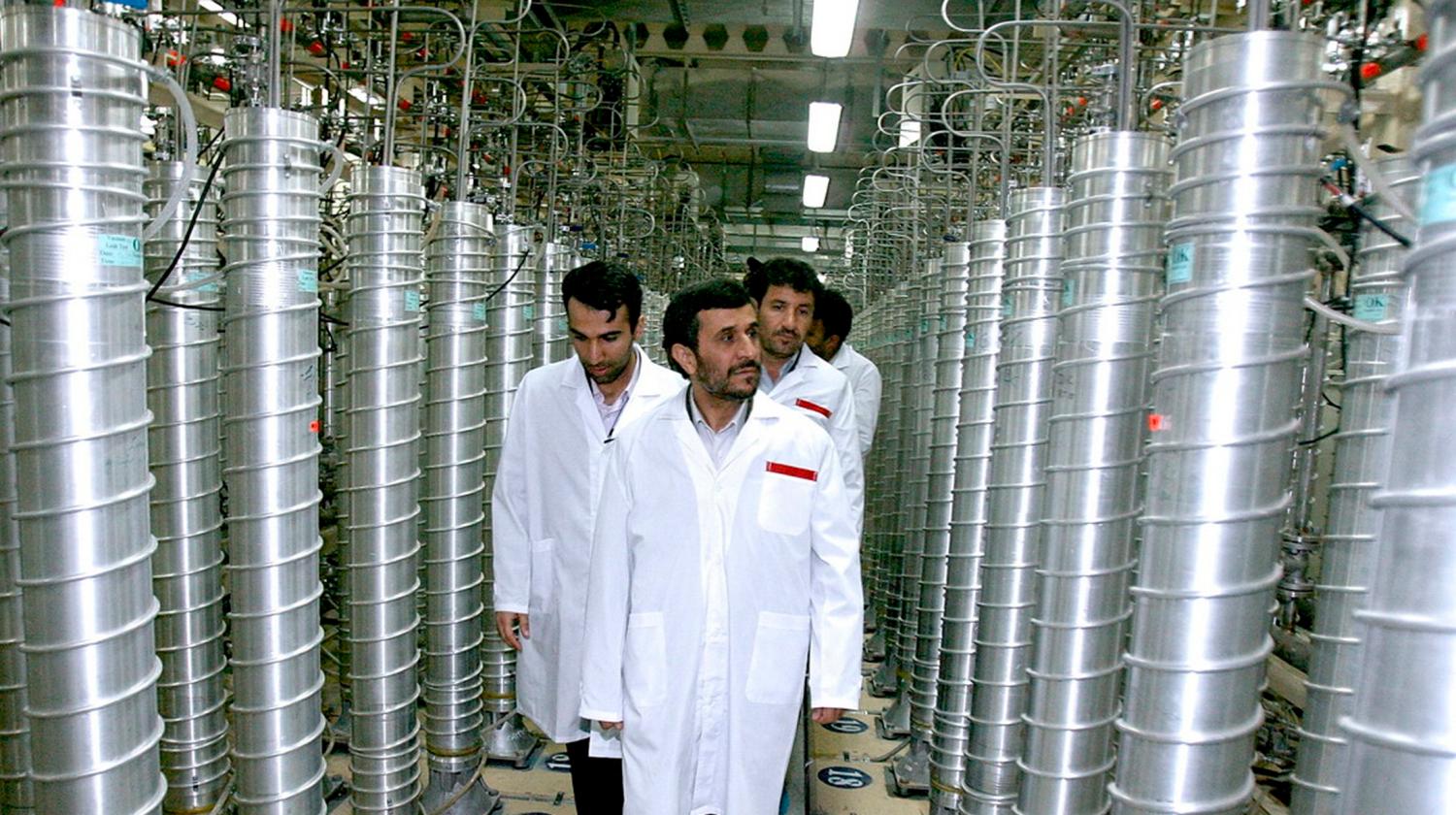 Iranian President Mahmoud Ahmadinejad visits the Natanz nuclear enrichment facility, 350 km (217 miles) south of Tehran, April 8, 2008. REUTERS/Presidential official website/Handout (IRAN).