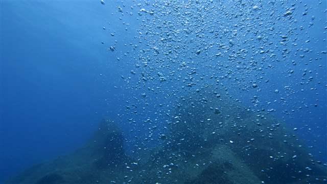 bubbles_scuba_diver001_16x9