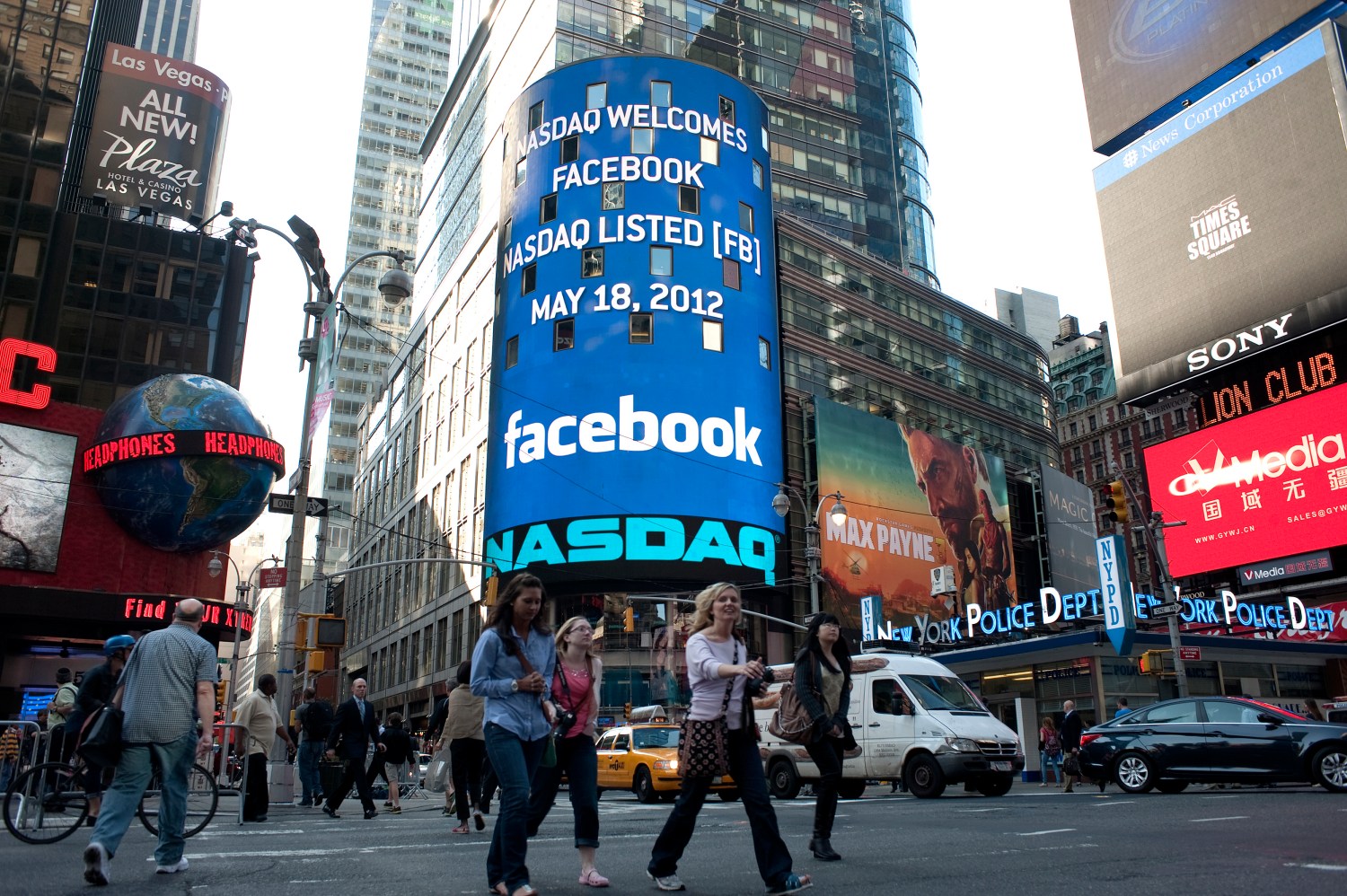 Digital billboard announces Facebook's initial public offering in New York.