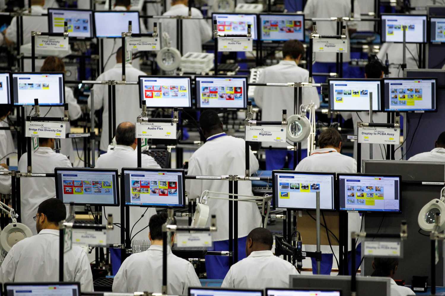 factory_tech_workers001