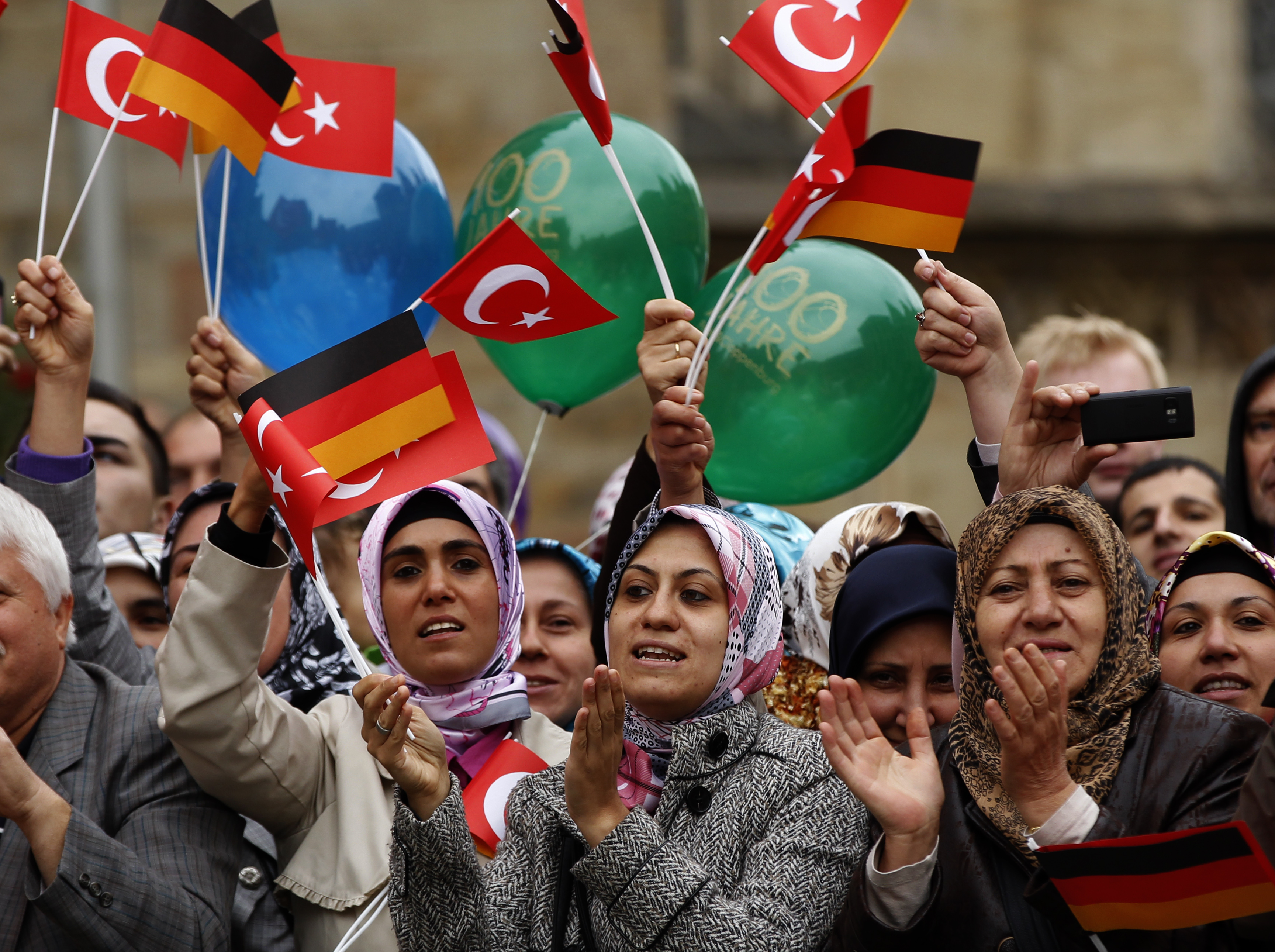 Много турков. Турки в Европе. Мусульмане в Германии. Арабы в Германии. Турки в Германии.