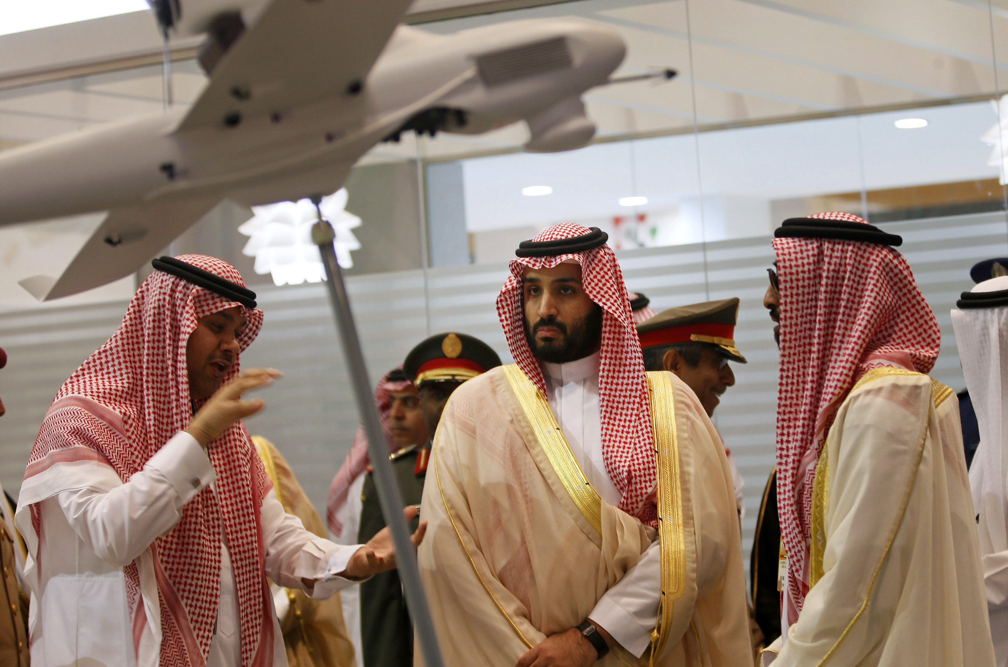 Катар и саудовская аравия. Саудовская Аравия Национальная одежда. Арабы Саудовской Аравии. Катар арабы-катарцы. Саудовская Аравия нац костюм.