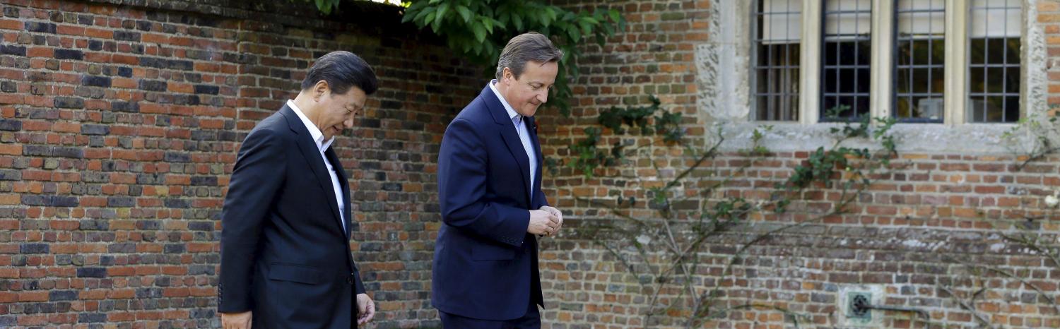 Britain's Prime Minister David Cameron (R) welcomes Chinese President Xi Jinping to his official residence at Chequers, England, October 22, 2015. REUTERS/Kirsty Wigglesworth/Pool