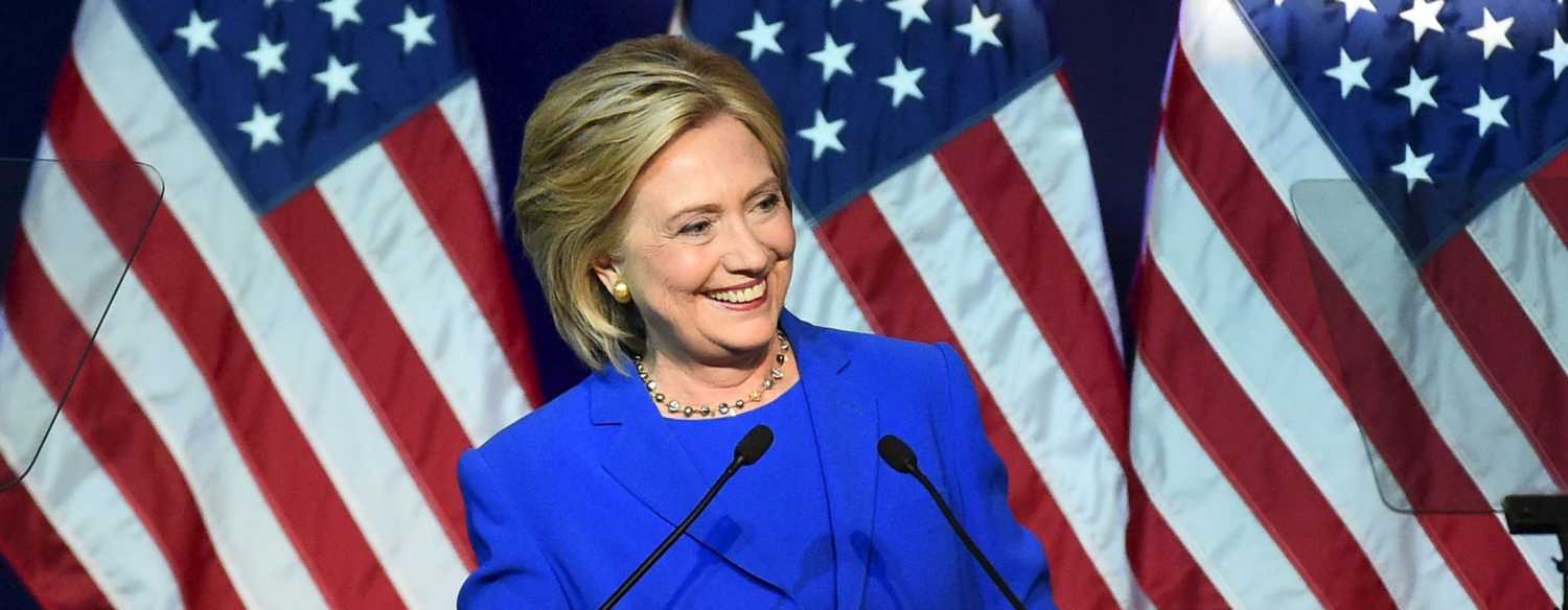 Democratic presidential candidate Hillary Clinton addresses the Democratic National Committee (DNC) Summer Meeting in Minneapolis, Minnesota, August 28, 2015. REUTERS/Craig Lassig - RTX1Q3EG