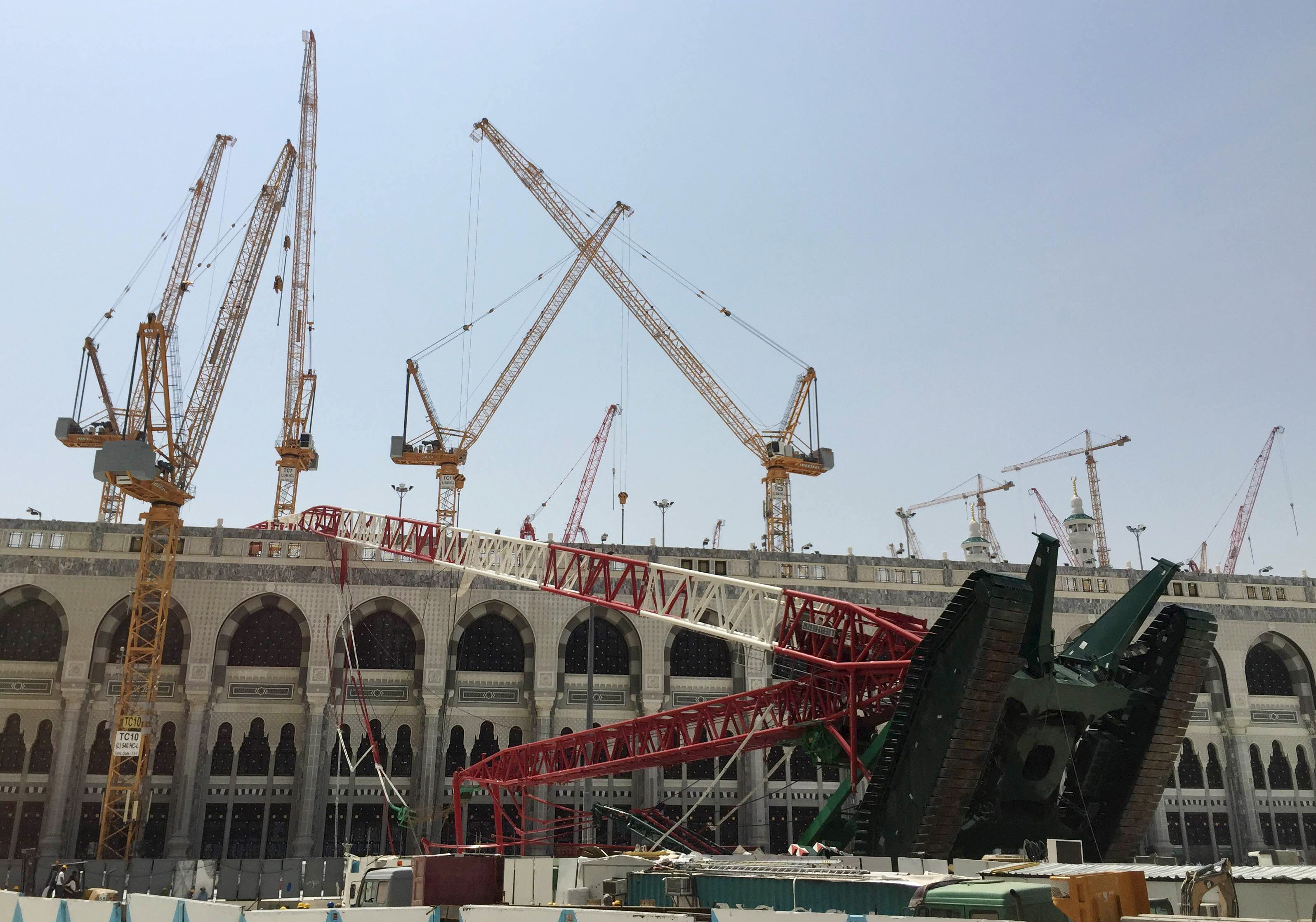 mecca_crane001