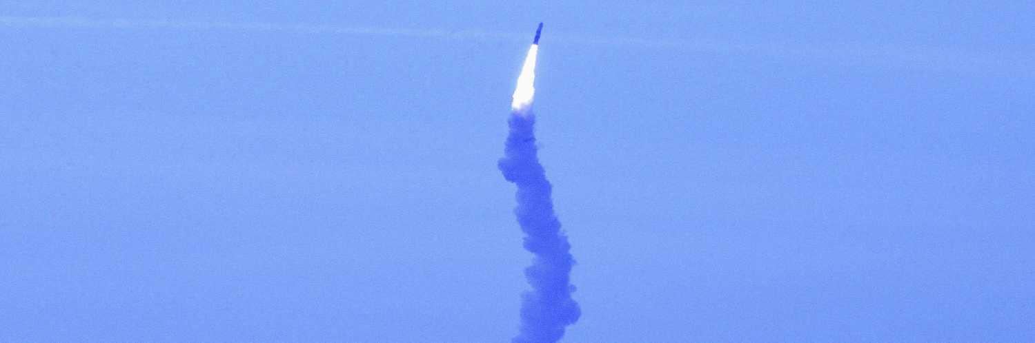 France's missile M51 soars into the air during its first test in Biscarosse November 9, 2006. In a project to modernise France's nuclear arsenal, the M51 will weigh half again as much as the existing M45, allowing it to carry up to six warheads over an intercontinental range. REUTERS/Regis Duvignau