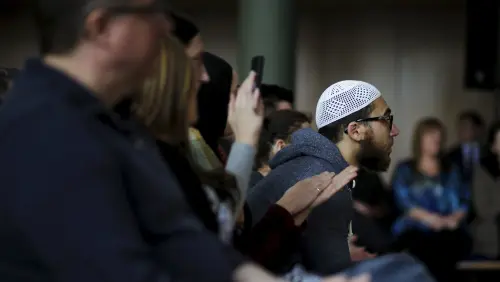 كيف يعزّز كلٌّ منا رواية “الإسلام ضد الغرب”