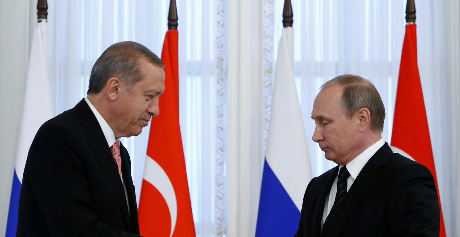 Russian President Vladimir Putin shakes hands with Turkish President Tayyip Erdogan during a news conference following their meeting in St. Petersburg, Russia, August 9, 2016. REUTERS/Sergei Karpukhin TPX IMAGES OF THE DAY - RTSM4CK