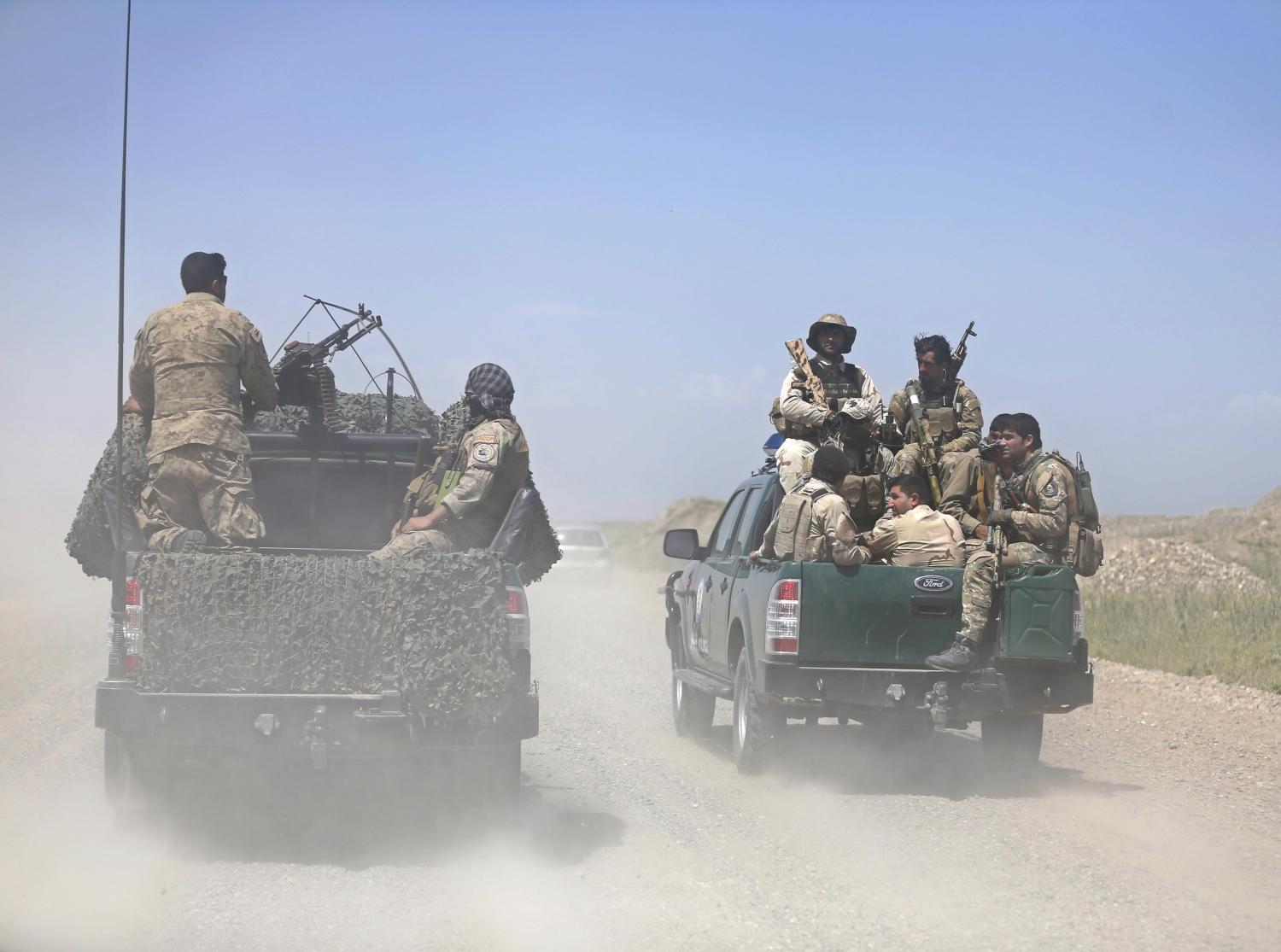 Afghan security forces patrol at the Kunduz, Afghanistan April 30, 2015. The Afghan army and police on Thursday failed to expel Taliban fighters from the outskirts of a besieged provincial capital as a seventh day of fierce fighting put pressure on national forces struggling largely without U.S. military backup. REUTERS/Omar Sobhani - RTX1AZH9