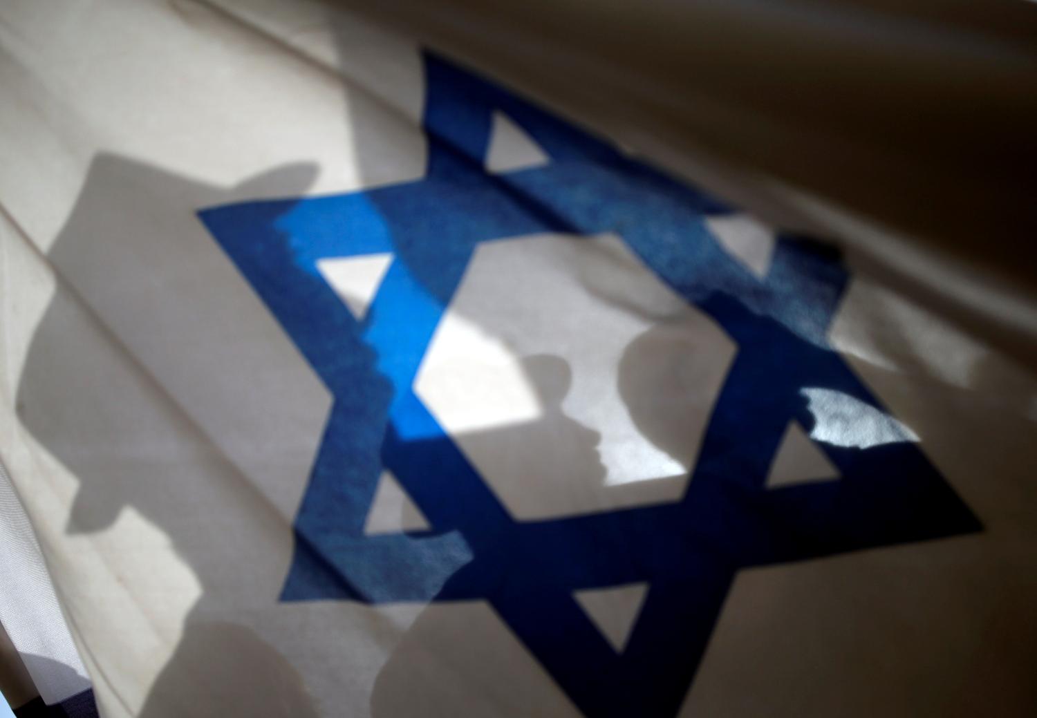 Israelis carry flags during a march marking Jerusalem Day, the anniversary of Israel's capture of East Jerusalem during the 1967 Middle East war, near Damascus Gate outside Jerusalem's Old City June 5, 2016. REUTERS/Amir Cohen - RTSG3T0