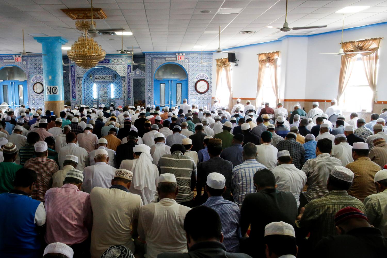 Community members pray inside of a mosque before the funeral service of Imam Maulama Akonjee, and Thara Uddin in the Queens borough of New York City, August 15, 2016. REUTERS/Eduardo Munoz - RTX2L1TO