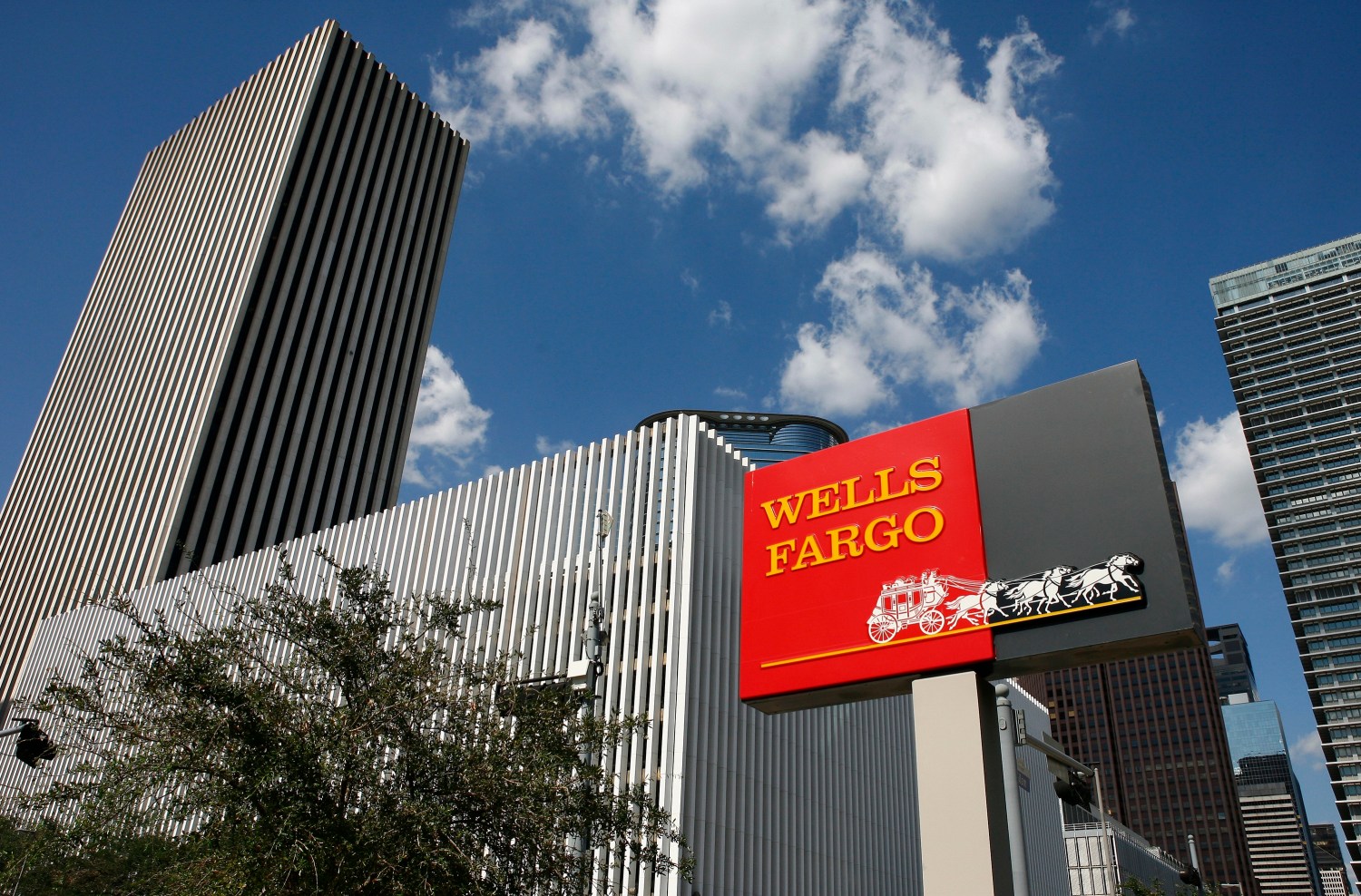 Wells Fargo bank image