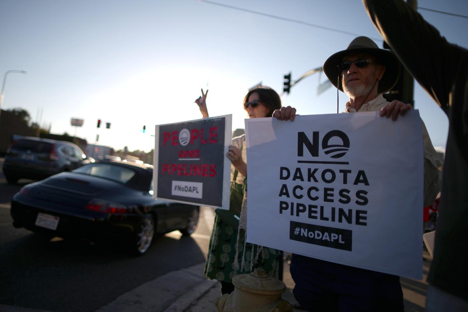 REUTERS/Lucy Nicholson - Protesters demonstrate against the Energy Transfer Partners' Dakota Access oil pipeline near the Standing Rock Sioux reservation, in Los Angeles, California, September 13, 2016.