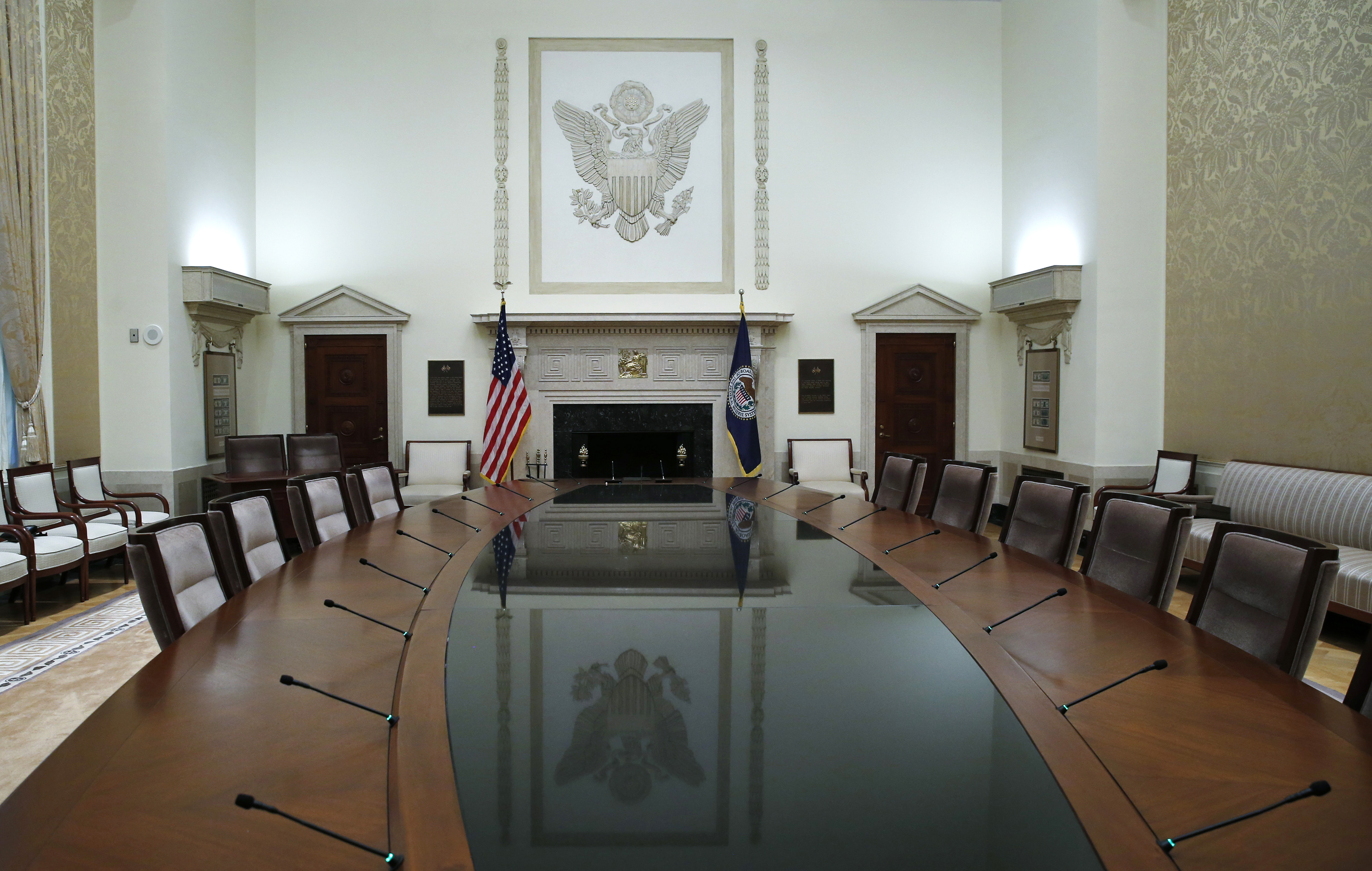 The conference table of the Federal Reserve Board of Governor is seen empty at Federal Reserve Board headquarters before new Chairwoman Janet Yellen took the oath of office in the conference room at the Federal Reserve Board in Washington, February 3, 2014. REUTERS/Jim Bourg (UNITED STATES - Tags: BUSINESS POLITICS) - RTX186FQ
