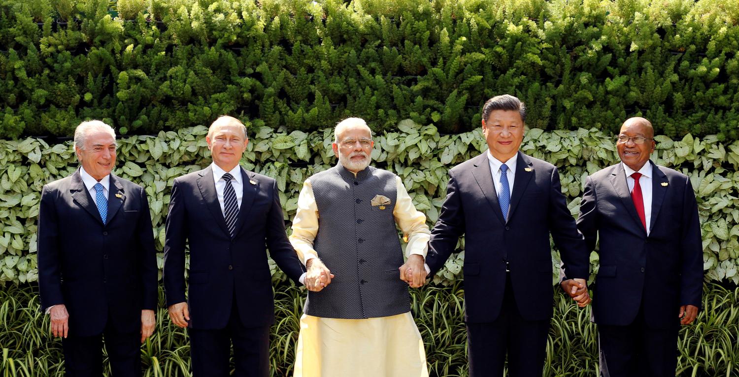 (L-R) Brazil's President Michel Temer, Russian President Vladimir Putin, Indian Prime Minister Narendra Modi, Chinese President Xi Jinping and South African President Jacob Zuma pose for a group picture during BRICS (Brazil, Russia, India, China and South Africa) Summit in Benaulim, in the western state of Goa, India, October 16, 2016. REUTERS/Danish Siddiqui - RTX2P0GJ