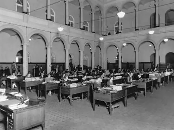 Desks at the General Accounting Office