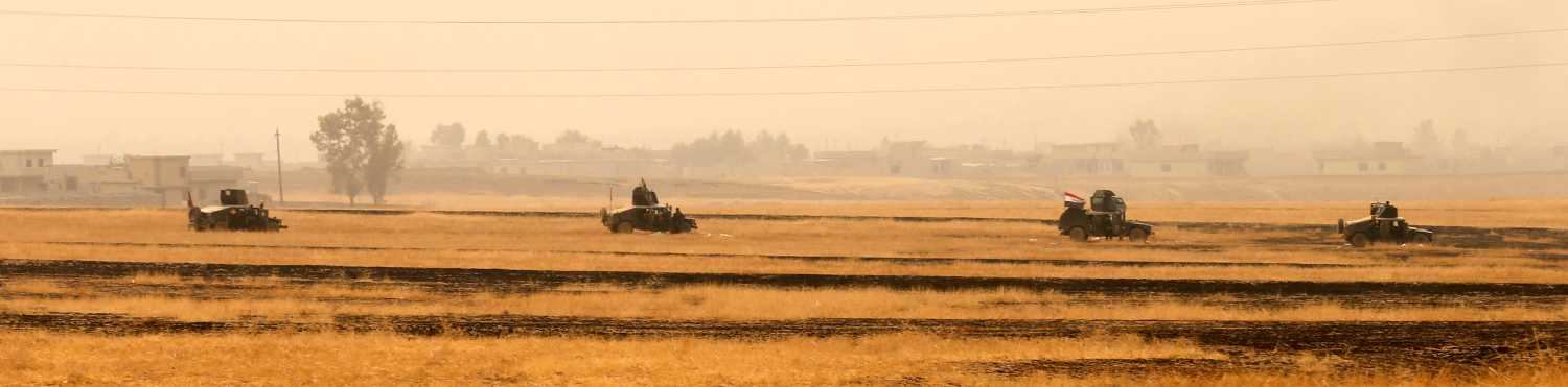 Iraqi army vehicles pushing into Topzawa village during the operation against Islamic State militants near Bashiqa, near Mosul, Iraq October 24, 2016. REUTERS/Ahmed Jadallah - RTX2Q8CV