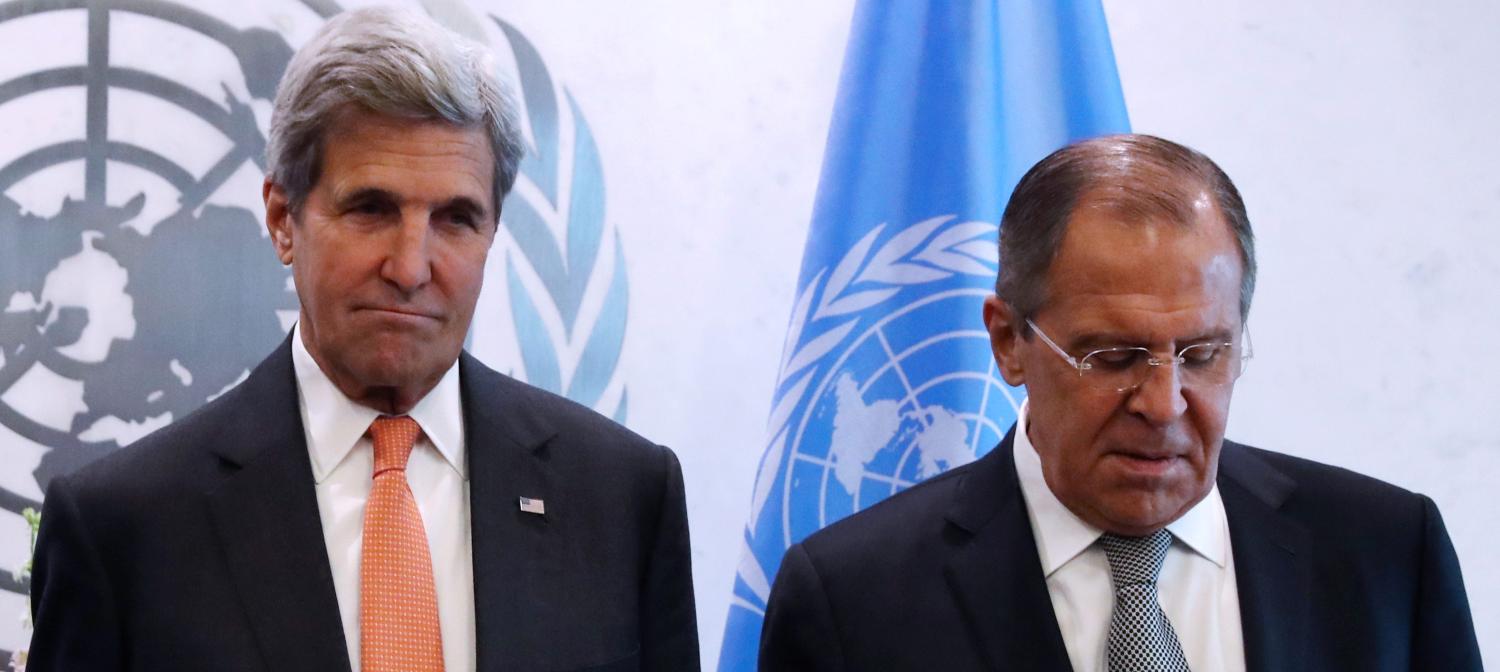 (L-R) U.S. Secretary of State John Kerry and Russian Foreign Minister Sergey Lavrov pose for a photo before a Middle East Quartet Principals Meeting during 71st Session of the United Nations General Assembly in Manhattan, New York, U.S., September 23, 2016. REUTERS/Andrew Kelly TPX IMAGES OF THE DAY - RTSP5ER