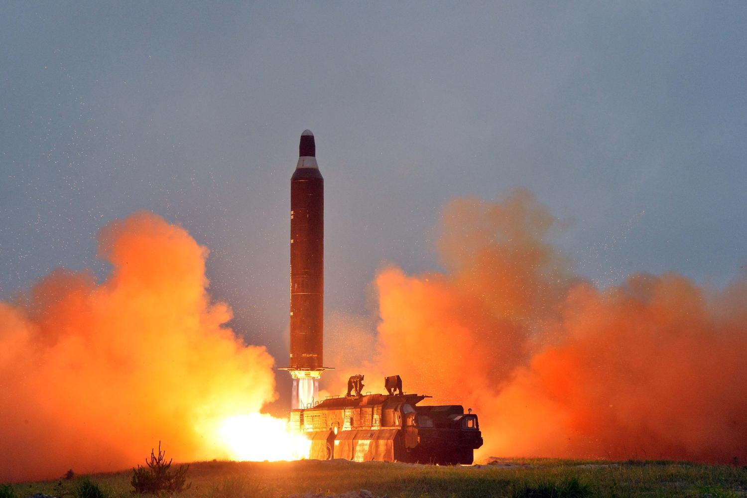 A test launch of ground-to-ground medium long-range ballistic rocket Hwasong-10 in this undated photo released by North Korea's Korean Central News Agency (KCNA) on June 23, 2016. REUTERS/KCNA ATTENTION EDITORS - THIS PICTURE WAS PROVIDED BY A THIRD PARTY. REUTERS IS UNABLE TO INDEPENDENTLY VERIFY THE AUTHENTICITY, CONTENT, LOCATION OR DATE OF THIS IMAGE. FOR EDITORIAL USE ONLY. NOT FOR SALE FOR MARKETING OR ADVERTISING CAMPAIGNS. NO THIRD PARTY SALES. NOT FOR USE BY REUTERS THIRD PARTY DISTRIBUTORS. SOUTH KOREA OUT. NO COMMERCIAL OR EDITORIAL SALES IN SOUTH KOREA. THIS PICTURE IS DISTRIBUTED EXACTLY AS RECEIVED BY REUTERS, AS A SERVICE TO CLIENTS. TPX IMAGES OF THE DAY - RTX2HQYT