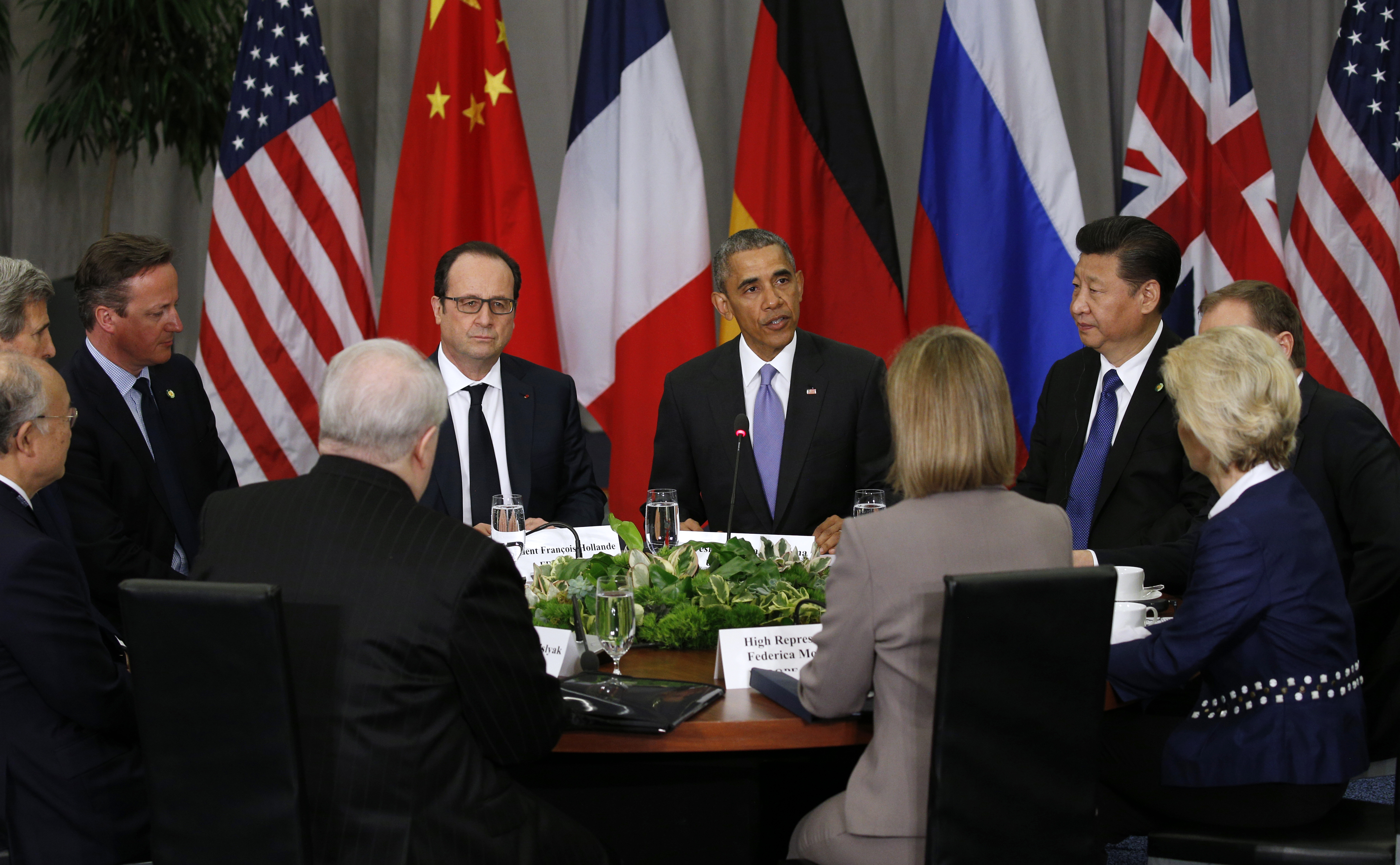 REUTERS/Kevin Lamarque - President Barack Obama hosts members of the P5+1 groupat the Nuclear Security Summit.