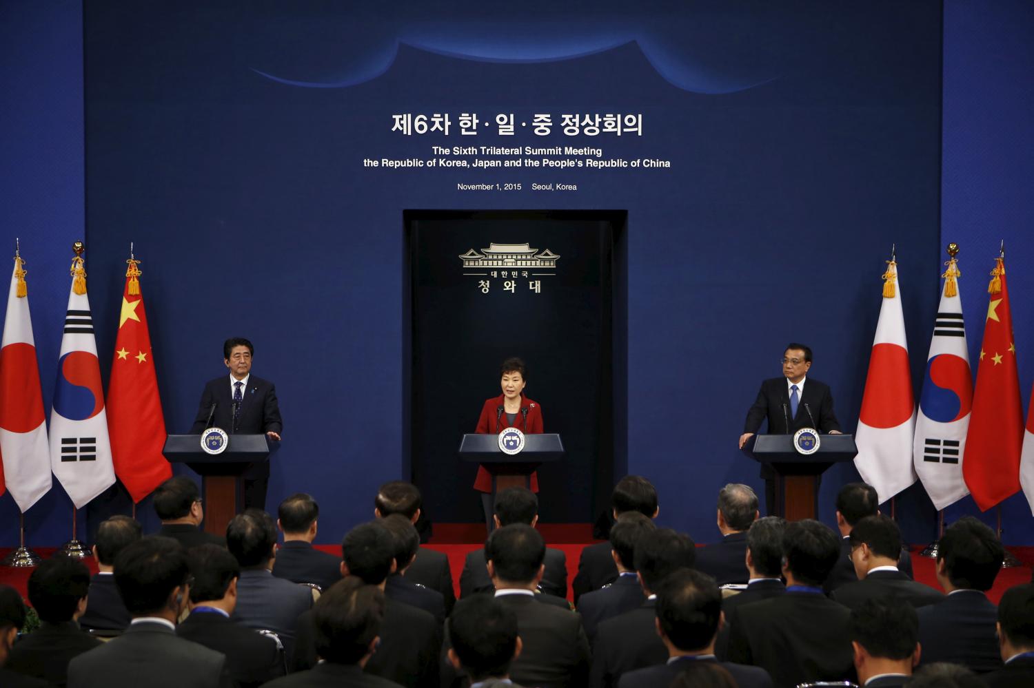 South Korean President Park Geun-hye (C) speaks besides Chinese Premier Li Keqiang (R) and Japanese Prime Minister Shinzo Abe during a news conference after a trilateral summit.