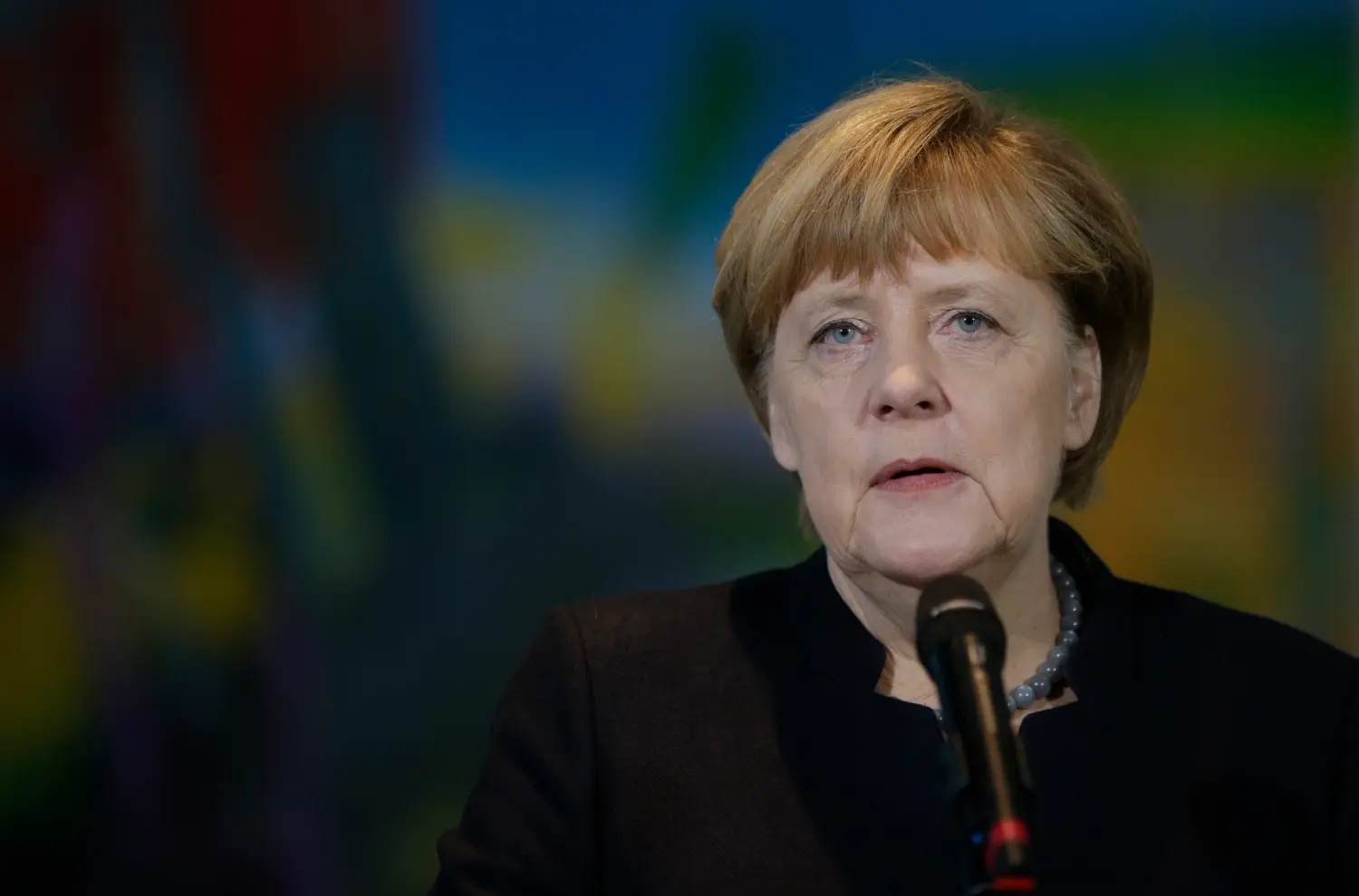 German Chancellor Angela Merkel gives a statement on the nomination of German foreign minister Frank-Walter Steinmeier as candidate for German President in Berlin, Germany, November 14, 2016. REUTERS/Axel Schmidt - RTX2TLKG