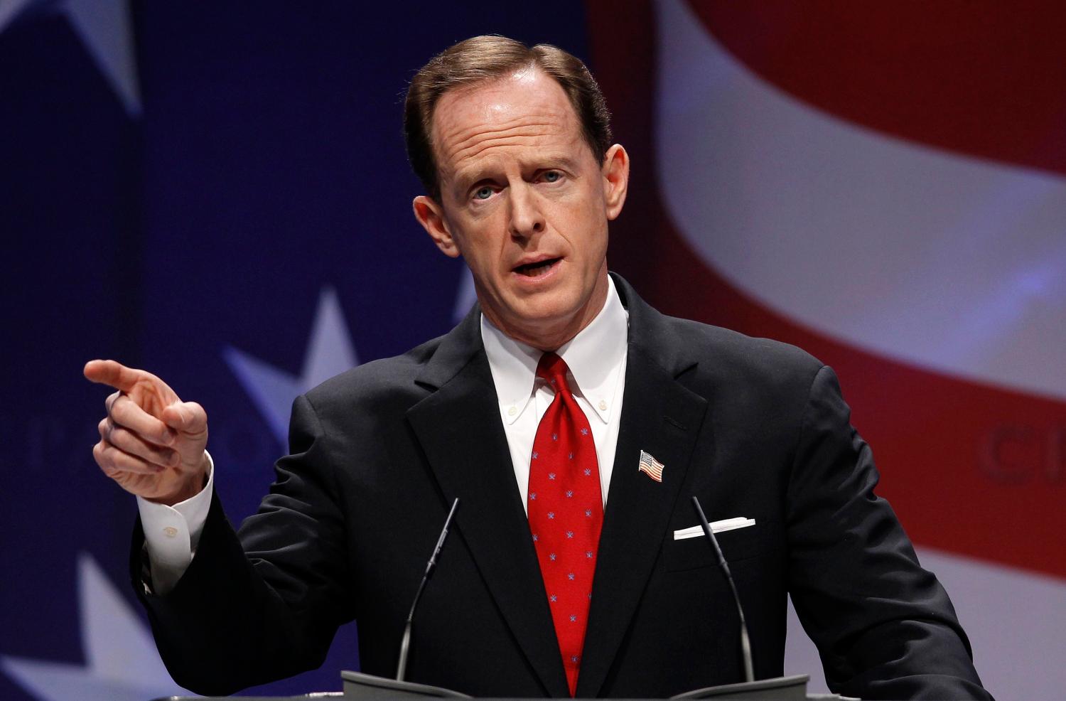 FILE PHOTO -- U.S. Senator Pat Toomey (R-PA) speaks to the 38th annual Conservative Political Action Conference meeting in Washington DC, U.S. February 10, 2011. REUTERS/Larry Downing/File Photo - RTSNYT5