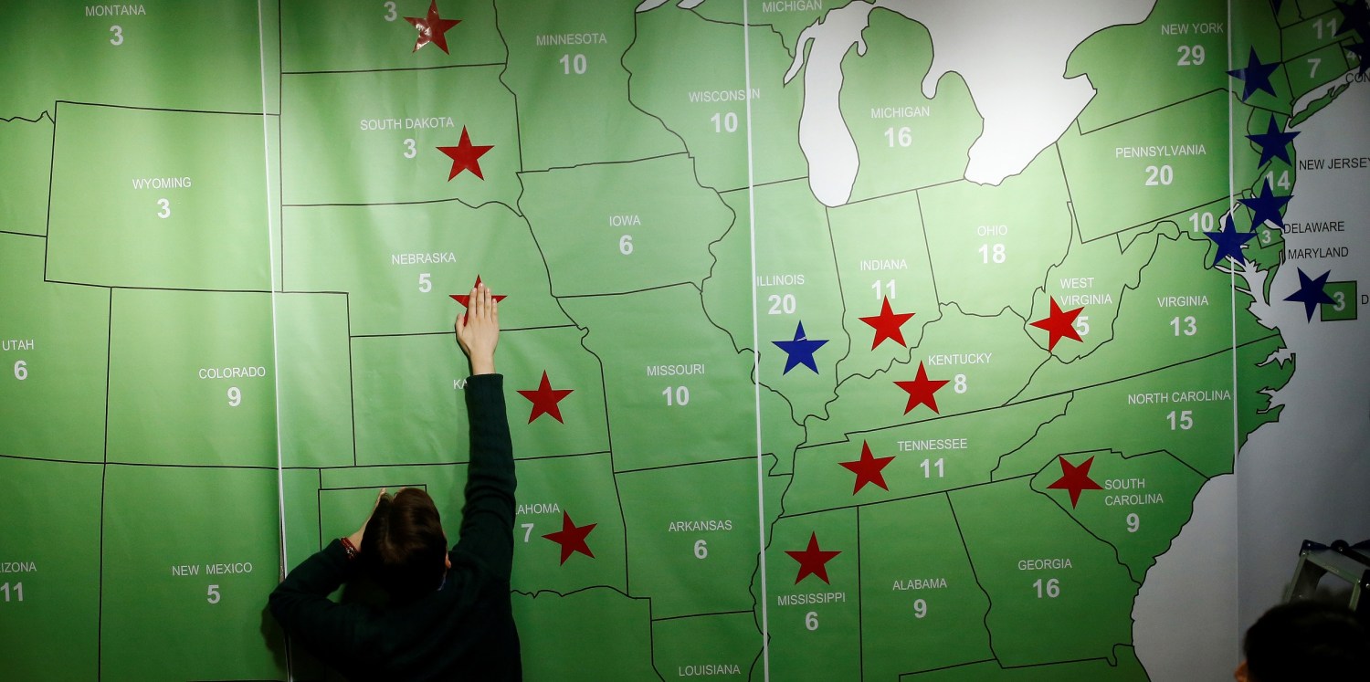 A man marks a star on the Electoral College Map during a U.S. Election Watch event hosted by the U.S. Embassy at a hotel in Seoul, South Korea, November 9, 2016. REUTERS/Kim Hong-Ji - RTX2SNTL