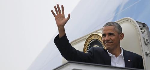 U.S. President Barack Obama waves from the door of Air Force One as he ends his visit to Cuba, at Havana's international airport, March 22, 2016. REUTERS/Carlos Barria - RTSBS1F