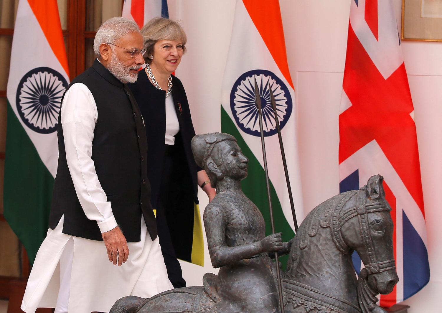 Britain's Prime Minister Theresa May (R) and her Indian counterpart Narendra Modi arrive for a photo opportunity ahead of their meeting at Hyderabad House in New Delhi, India, November 7, 2016. REUTERS/Adnan Abidi -