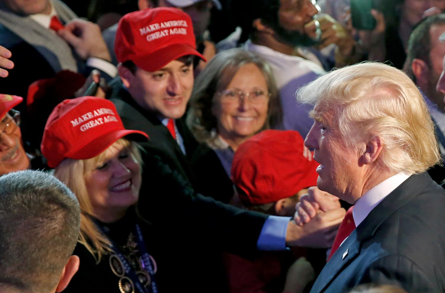 Republican U.S. presidential nominee Donald Trump greets supporters at his election night rally in Manhattan, New York, U.S., November 9, 2016. REUTERS/Carlo Allegri - RTX2SQ3H
