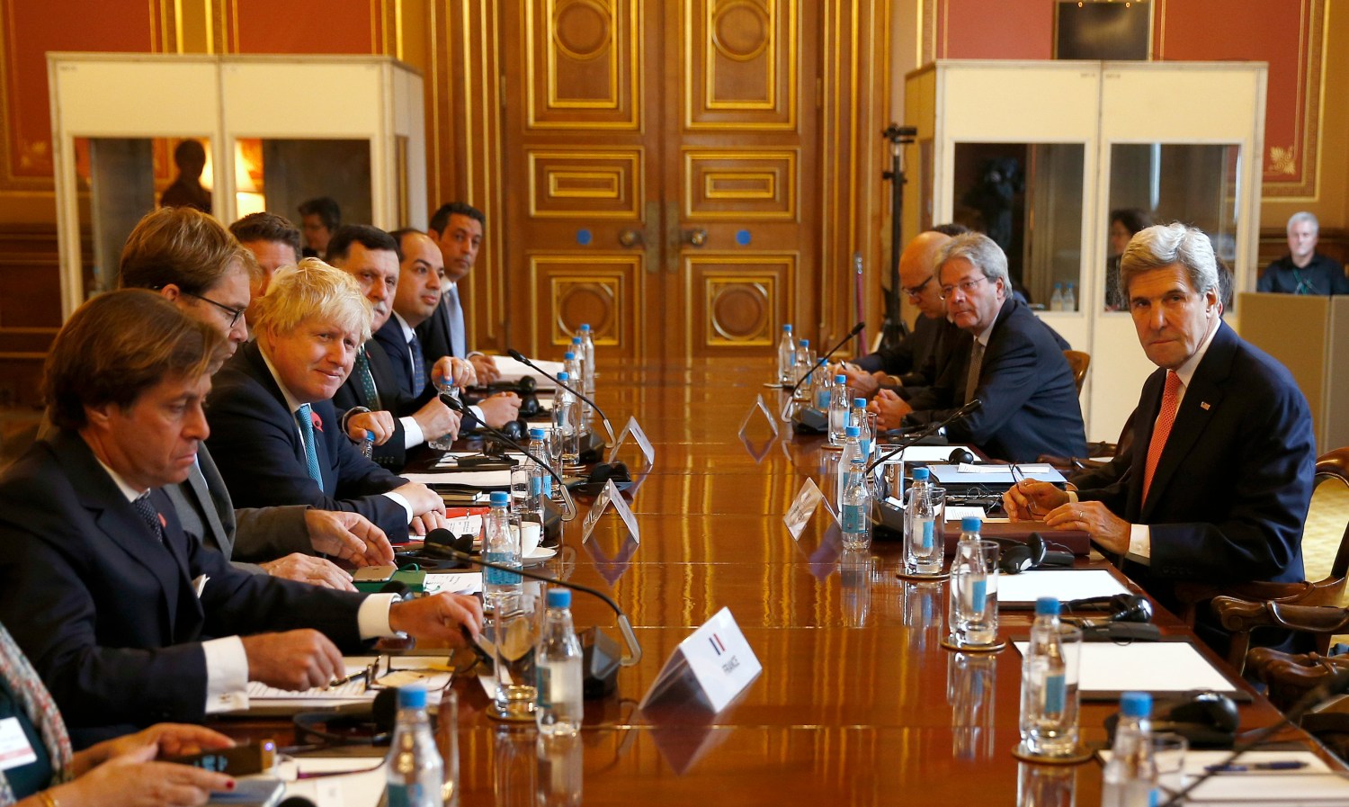 U.S. Secretary of State John Kerry (R) attends the Libyan Ministerial meeting with Britain's Foreign Secretary Boris Johnson (3rd L), French Director of Political Affairs, Nicolas de Riviere (L) and Libya's Prime Minister and Deputy Prime minister, at the Foreign and Commonwealth Office in London, Britain October 31, 2016. REUTERS/Peter Nicholls - RTX2R5JW