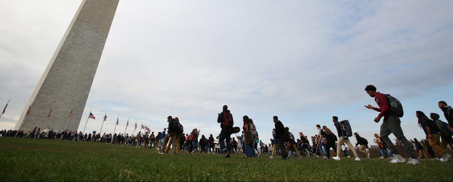Students march along the National Mall in Washington, U.S., November 15, 2016. REUTERS/Carlos Barria - RTX2TU9T
