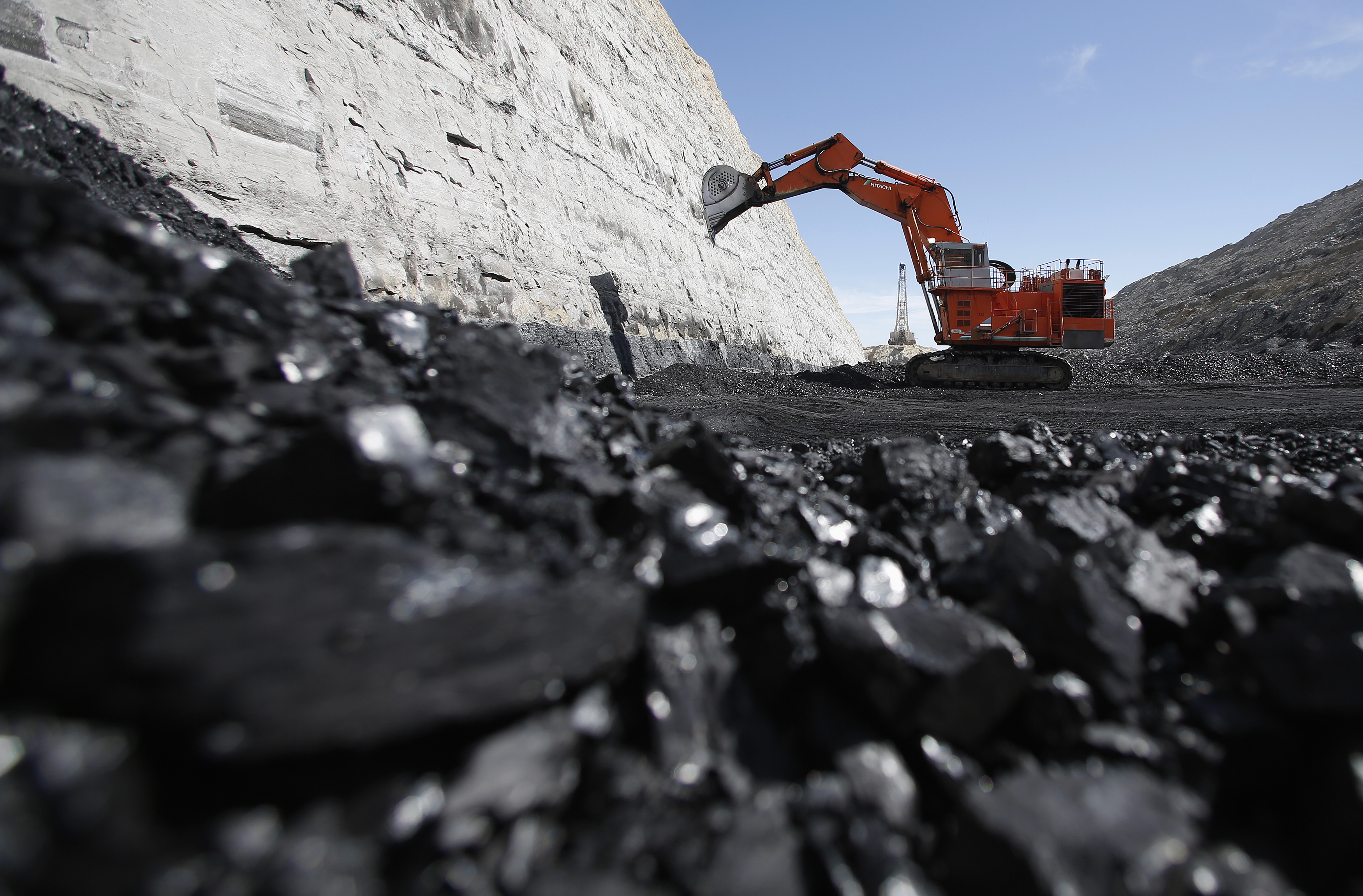Открытая добыча каменного угля. Угольная промышленность России. Добыча угля. Добыча полезных ископаемых. Добывающая промышленность уголь.