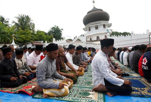Muslims attend Friday prayers at Jami Quba mosque which collapsed during this week's earthquake in Pidie Jaya, Aceh province, Indonesia December 9, 2016. REUTERS/Darren Whiteside - RTSVC7W
