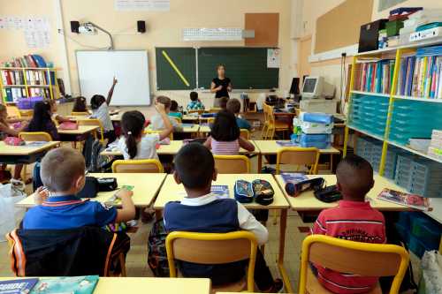 Elementary school children are seen in a classroom on the first day of class in the new school year in Nice, September 3, 2013.
