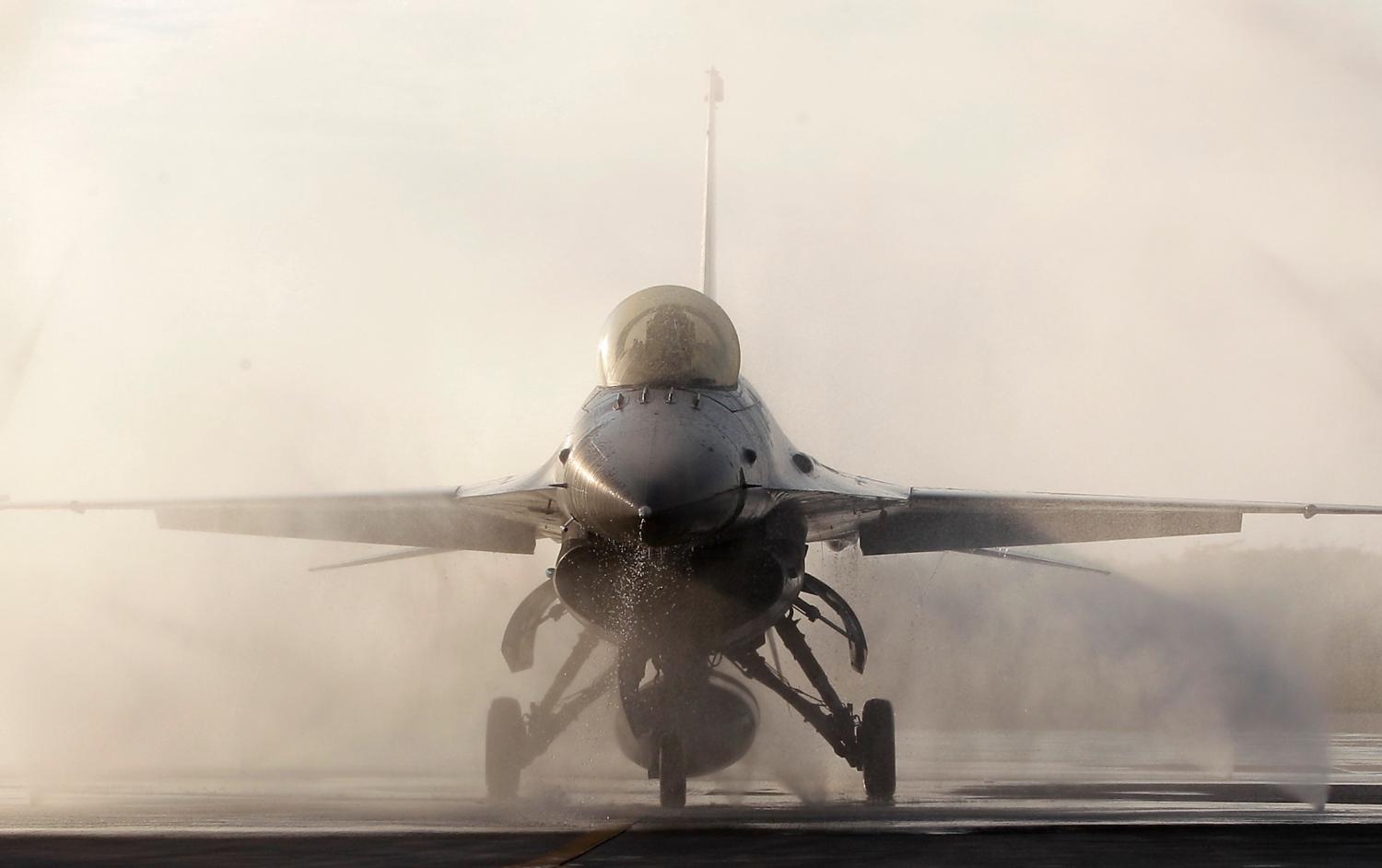 A Taiwan Air Force U.S.-made F-16 fighter jet gets washed after a drill at the Chiayi Air Force base, southern Taiwan, January 26, 2016. REUTERS/Pichi Chuang - RTX2416O