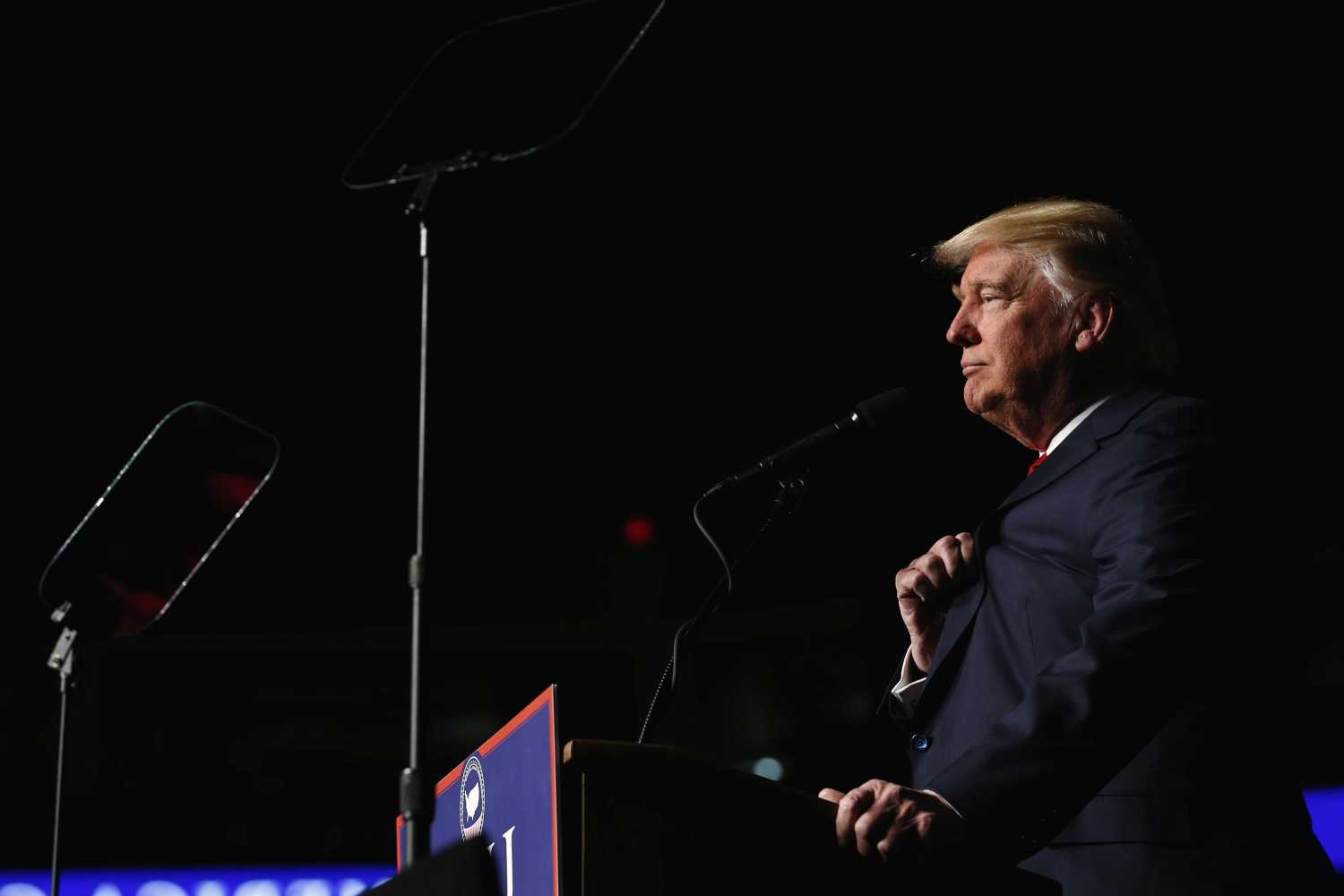 U.S. President-elect Donald Trump speaks during a USA Thank You Tour event at Giant Center in Hershey, Pennsylvania, U.S., December 15, 2016. REUTERS/Lucas Jackson - RTX2V9GY