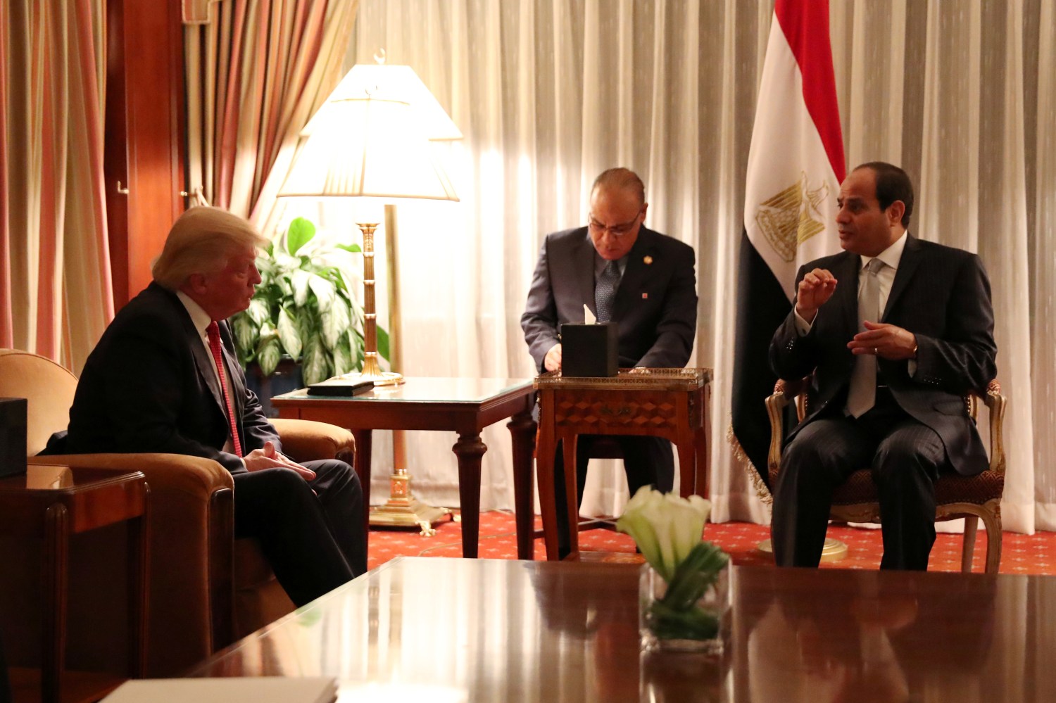 Republican presidential nominee Donald Trump holds a bilateral meeting with Egyptian President Abdel Fattah el-Sisi in Manhattan, New York, U.S., September 19, 2016. REUTERS/Carlo Allegri