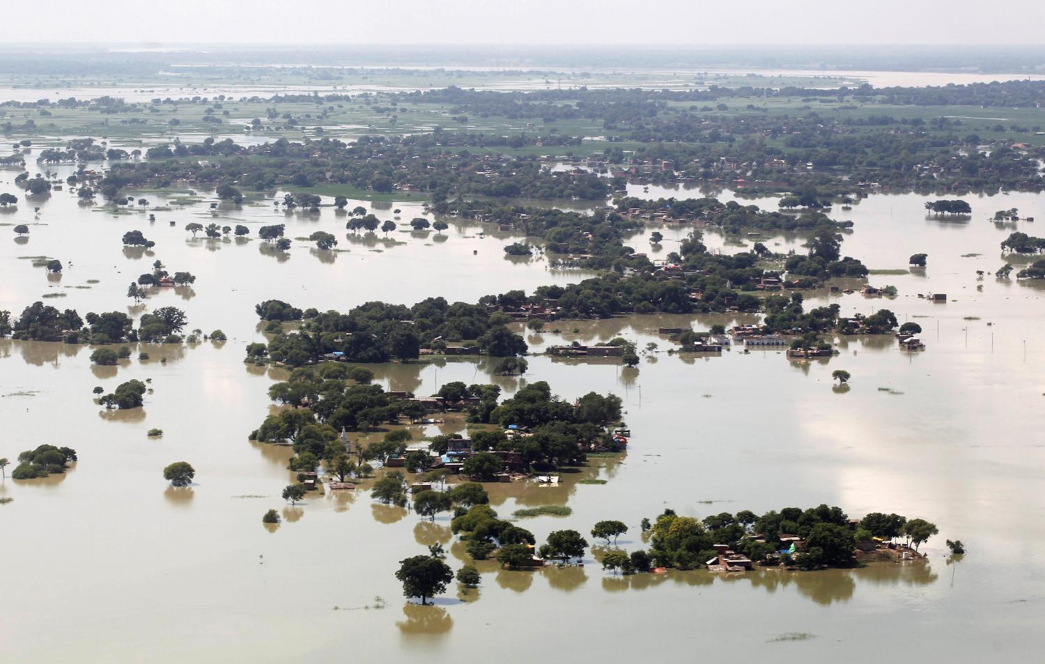 An aerial view of a flooded village on the outskirts of Allahabad, India, August 24, 2016. REUTERS/Jitendra Prakash TPX IMAGES OF THE DAY - RTX2MUFV