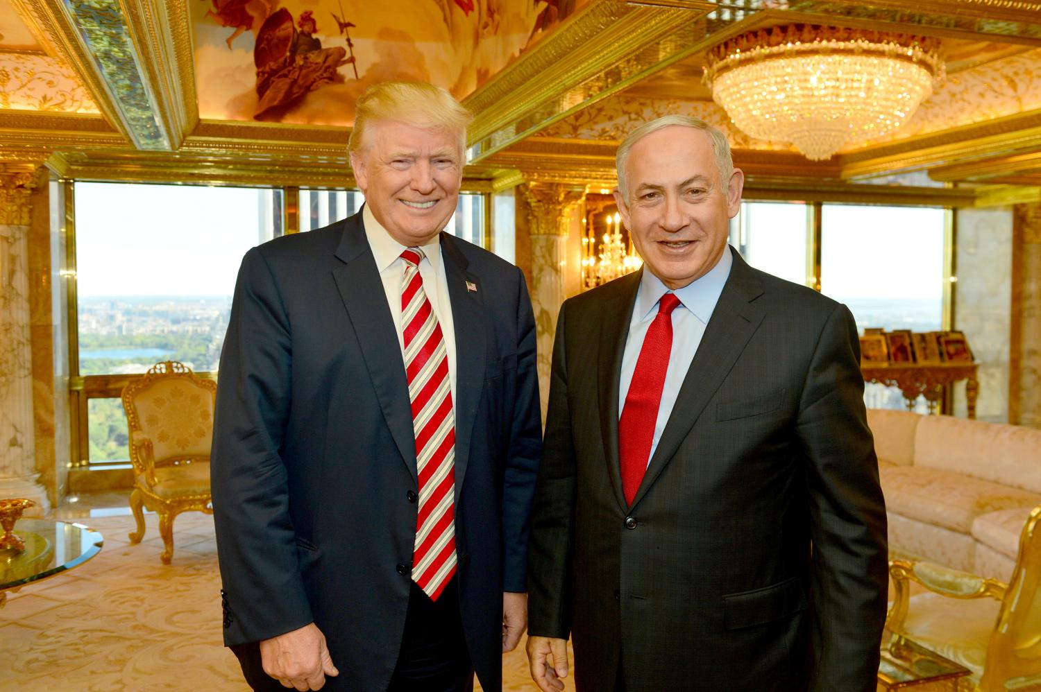 FILE PHOTO: Israeli Prime Minister Benjamin Netanyahu (R) stands next to Republican U.S. presidential candidate Donald Trump during their meeting in New York, September 25, 2016. Kobi Gideon/Government Press Office