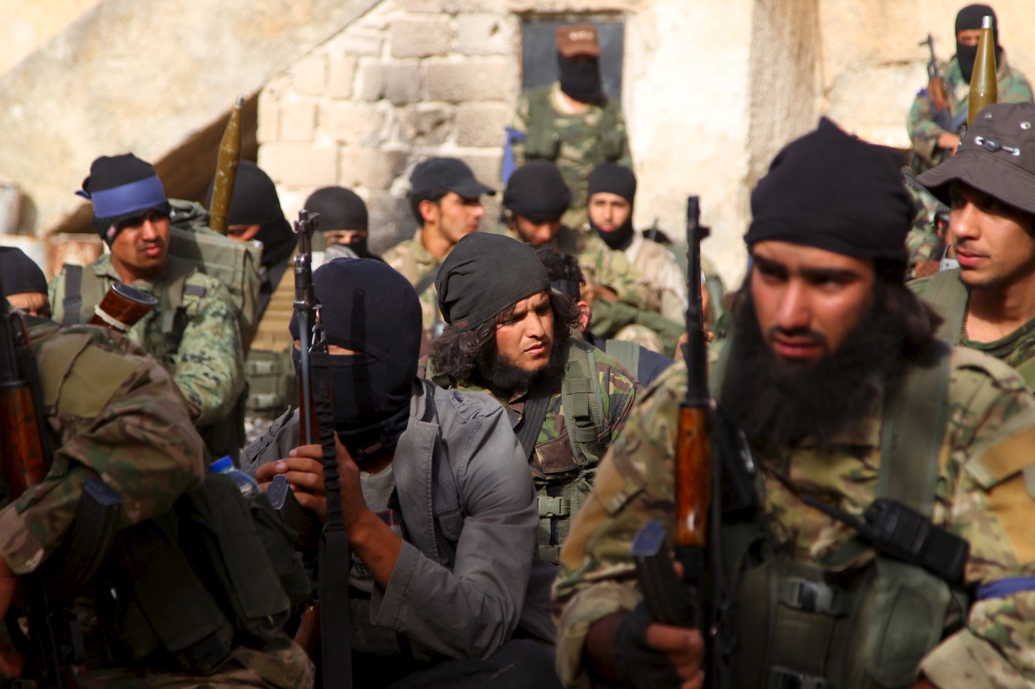 Members of al Qaeda's Nusra Front gather before moving towards their positions during an offensive to take control of the northwestern city of Ariha from forces loyal to Syria's President Bashar al-Assad, in Idlib province May 28, 2015. The Syrian army has pulled back from the northwestern city of Ariha after a coalition of insurgent groups seized the last city in Idlib province in northwestern Syria near the Turkish border that was still held by the government. REUTERS/Ammar Abdullah - RTR4XXNU