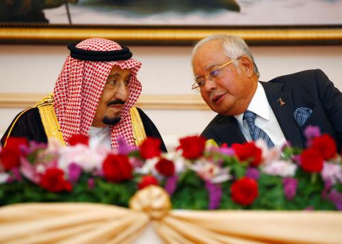 Saudi Arabia's King Salman speaks with Malaysia's Prime Minister Najib Razak during a Memorandum of Understanding signing ceremony in Putrajaya, Malaysia February 27, 2017. REUTERS/Edgar Su - RTS10K0M