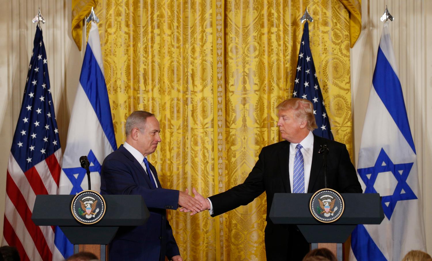 U.S. President Donald Trump (R) greets Israeli Prime Minister Benjamin Netanyahu after a joint news conference at the White House in Washington, U.S., February 15, 2017. REUTERS/Kevin Lamarque - RTSYUDS
