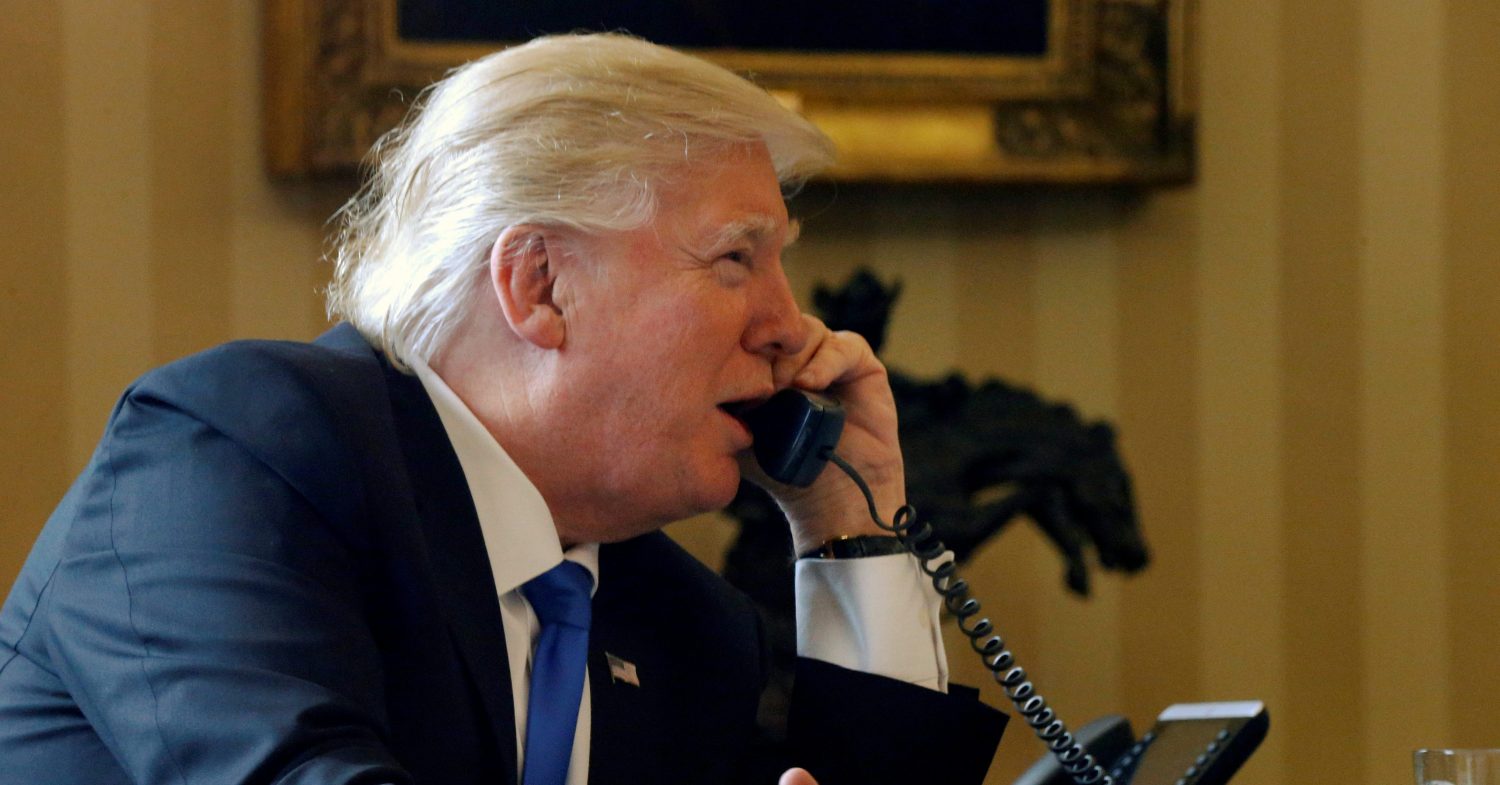 U.S. President Donald Trump speaks by phone with Russia's President Vladimir Putin in the Oval Office at the White House in Washington, U.S. January 28, 2017. REUTERS/Jonathan Ernst - RTSXT2T