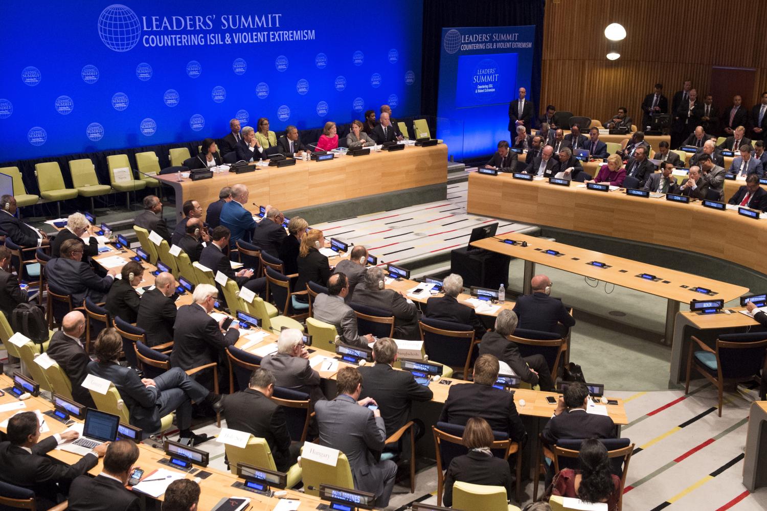 U.S. President Barack Obama listens to a speaker at the Leaders' Summit on Countering ISIL and Violent Extremism at the United Nations General Assembly in New York September 29, 2015. Obama is flanked at the table by U.S. Secretary of State John Kerry (2nd L) and U.S. Vice President Joe Biden (R). REUTERS/Darren Ornitz - RTS2ARJ