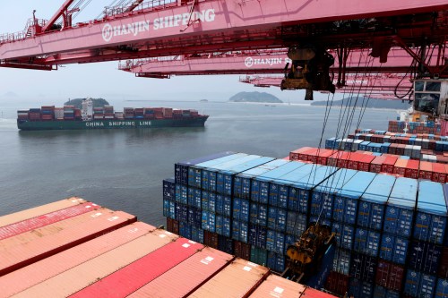 A crane carries a container from a Hanjin Shipping ship at the Hanjin container terminal as a China Shipping Line ship (L) arrives at the Busan New Port in Busan, about 420 km (261 miles) southeast of Seoul, August 8, 2013. REUTERS/Lee Jae-Won/File Photo - RTX2O4TB